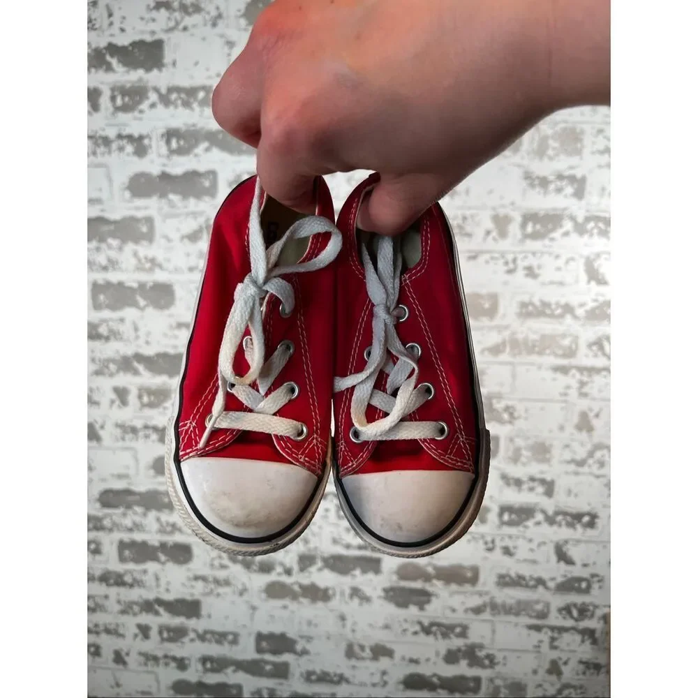 Converse | kids infant size 9 red lace up sneakers